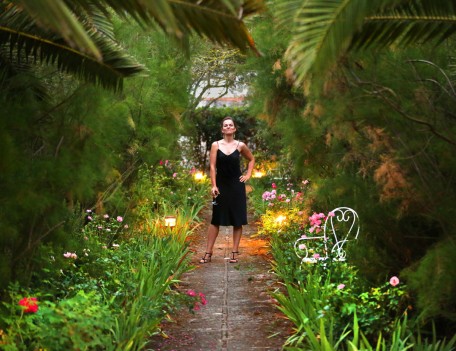 woman in garden - Biniarroca