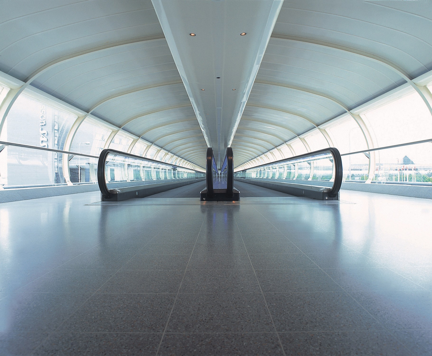 airport moving walkway