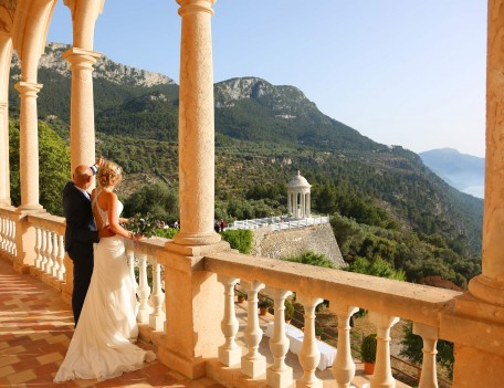 wedding couple on balcony - Son Marroig