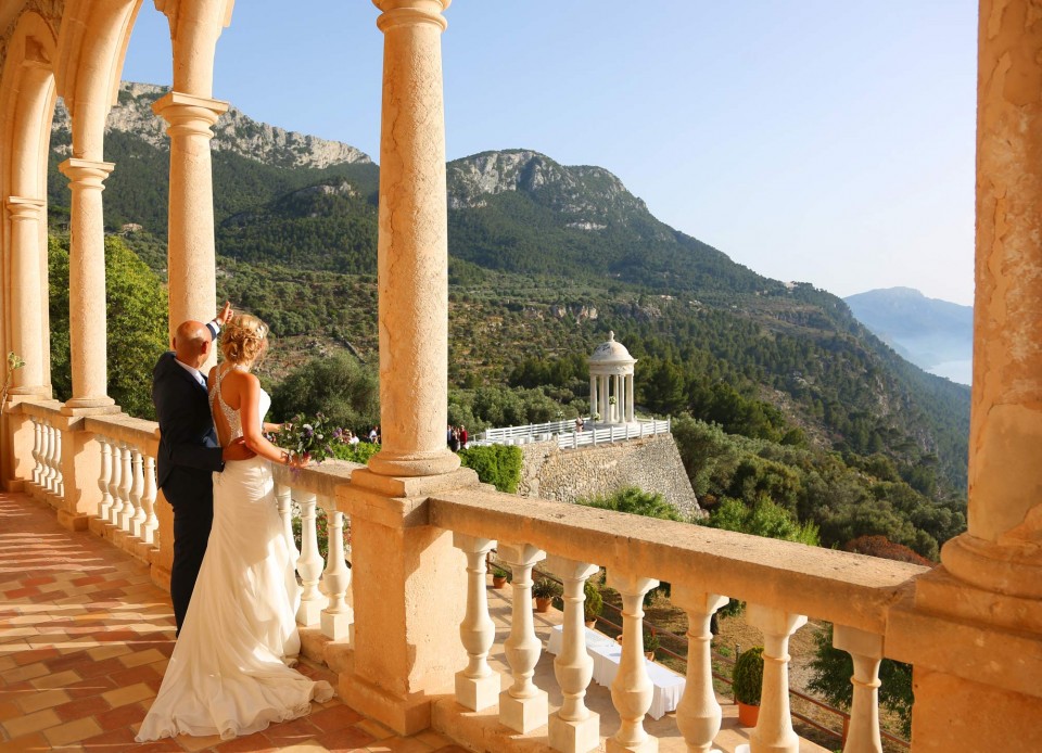 wedding couple on balcony