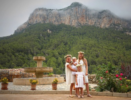 bridesmaids in landscape - Son Berga