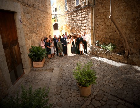 wedding group photograph - Valldemossa