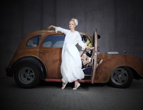 Bride with wedding car - Bridal Fashion