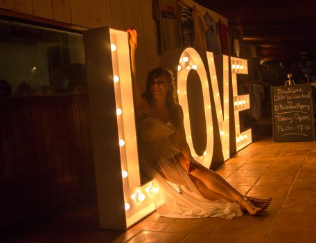 Love sign illuminated by buldb - Pura Vida