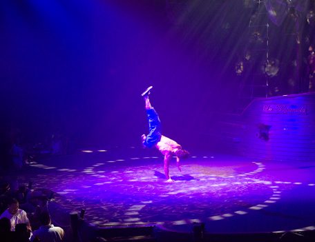 Acrobatic dancer - Pirates Reloaded