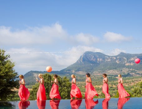 Bridesmaids and pool - Iglesia Nova – Valldemossa