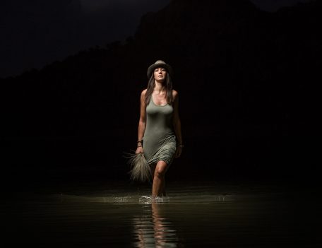 Girl in water - Portraits and fashion