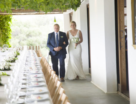 bride and father approach - Binifadet