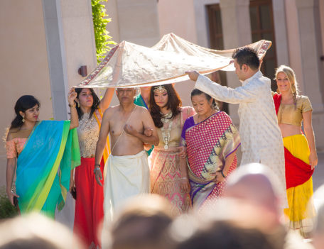 Indian bride approach at wedding - Hotel Park Hyatt