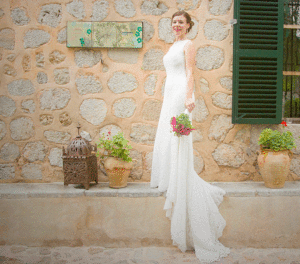 bride on stone step with bouquet