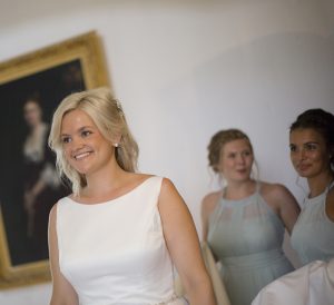 bride with her bridesmaids