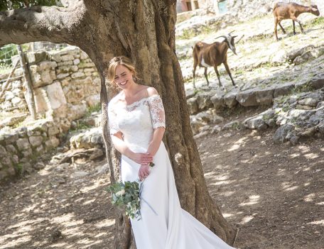 bride with goats - Refugi de la Puig de Santa Maria