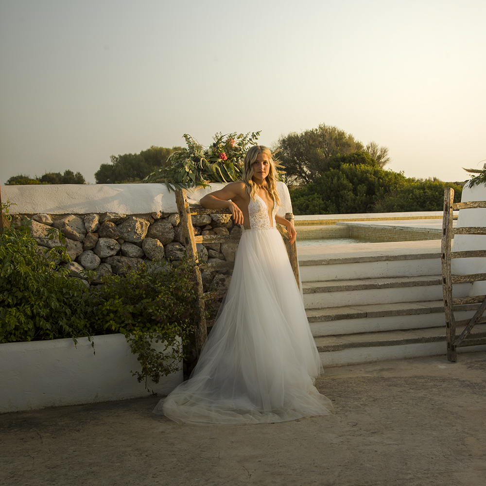 bride leaning on Menorcan gate