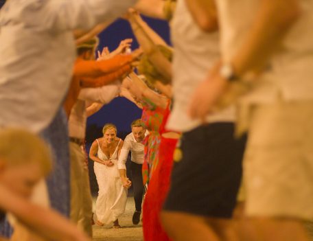 Human tunnel at wedding - Son Esquella